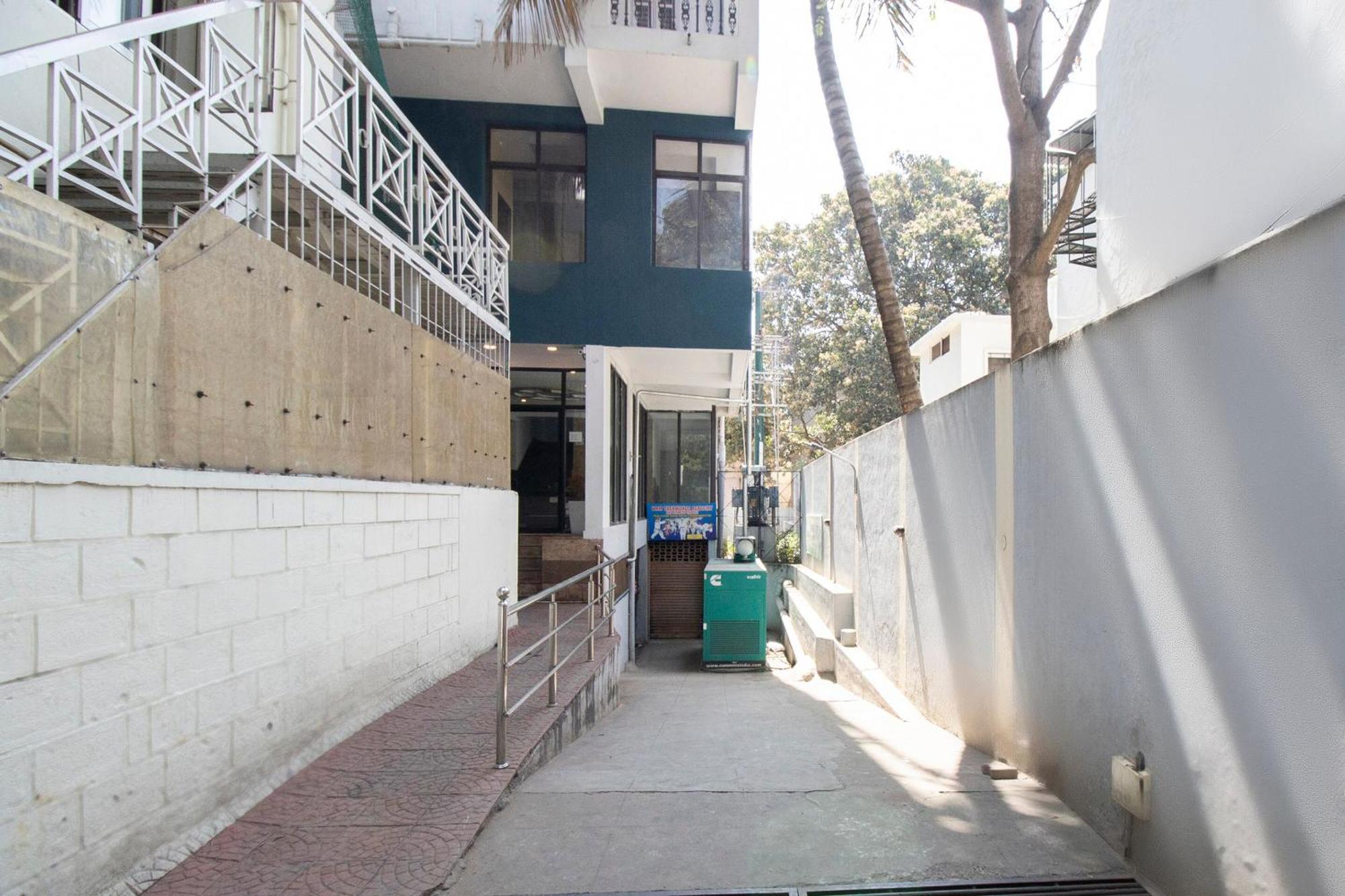 Capital O 70156 Victorian Comforts Bangalore Exterior foto